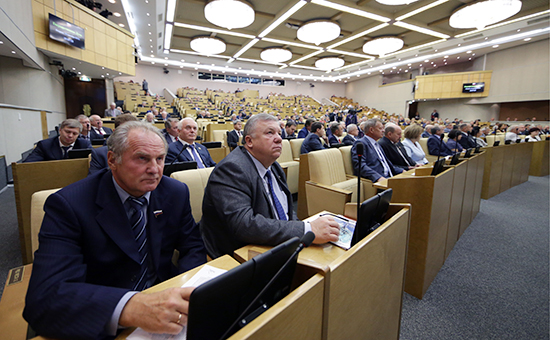 Депутаты на пленарном заседании Государственной думы РФ