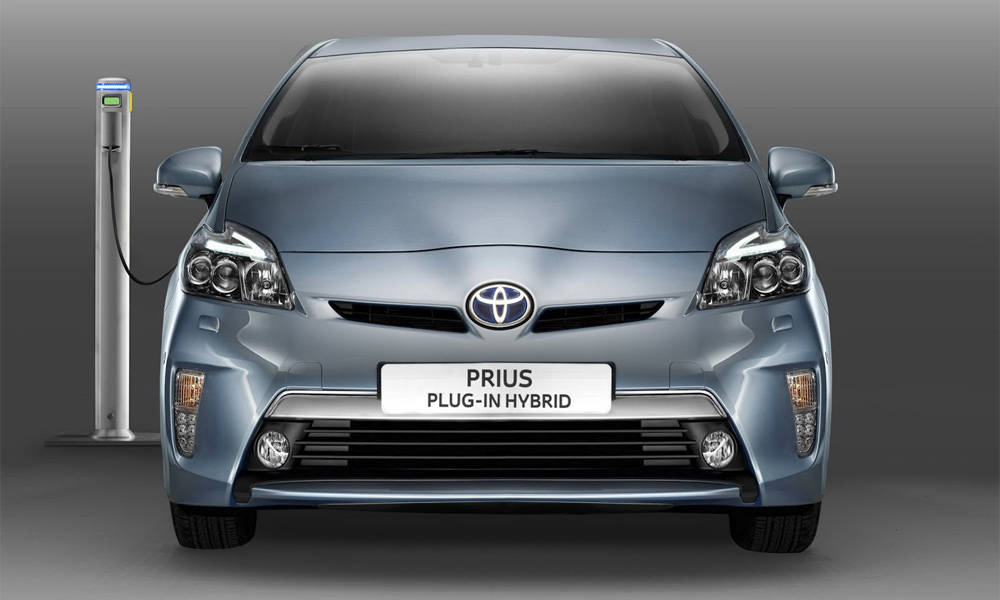 Плаг-ин гибрид Toyota Prius расходует 2,1 литра бензина за 100 км