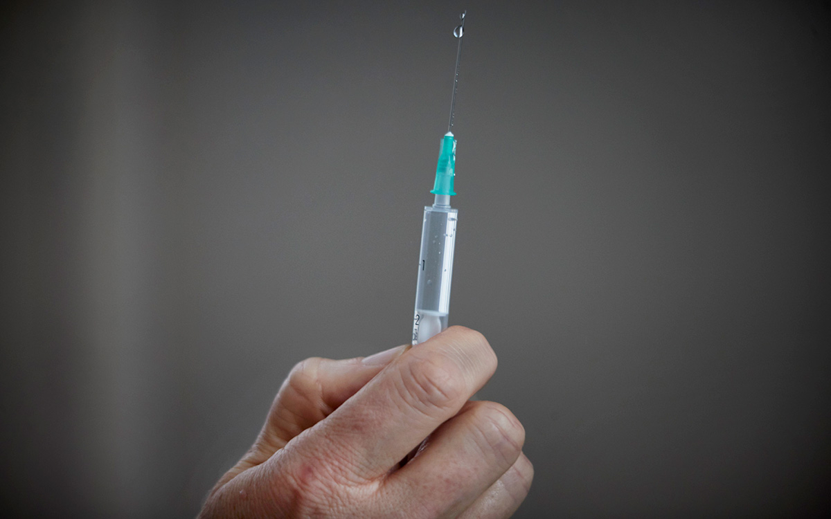 Во Франции 140 человек вместо прививки Pfizer получили физраствор