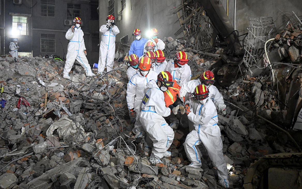 При обрушении восьмиэтажного здания в Китае погибли более 50 человек