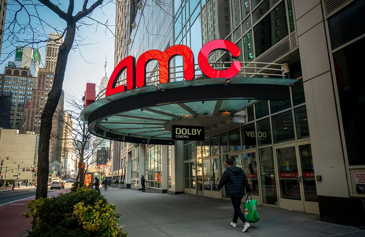 Бумаги AMC рухнули на 33% на фоне выпуска префов и банкротства Cineworld