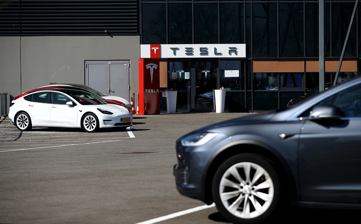 Капитализация Tesla схлопнулась в 3 раза: что ждет компанию в 2023-м