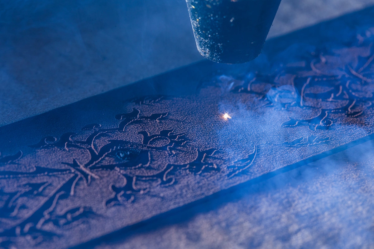 Ремень с гравировкой