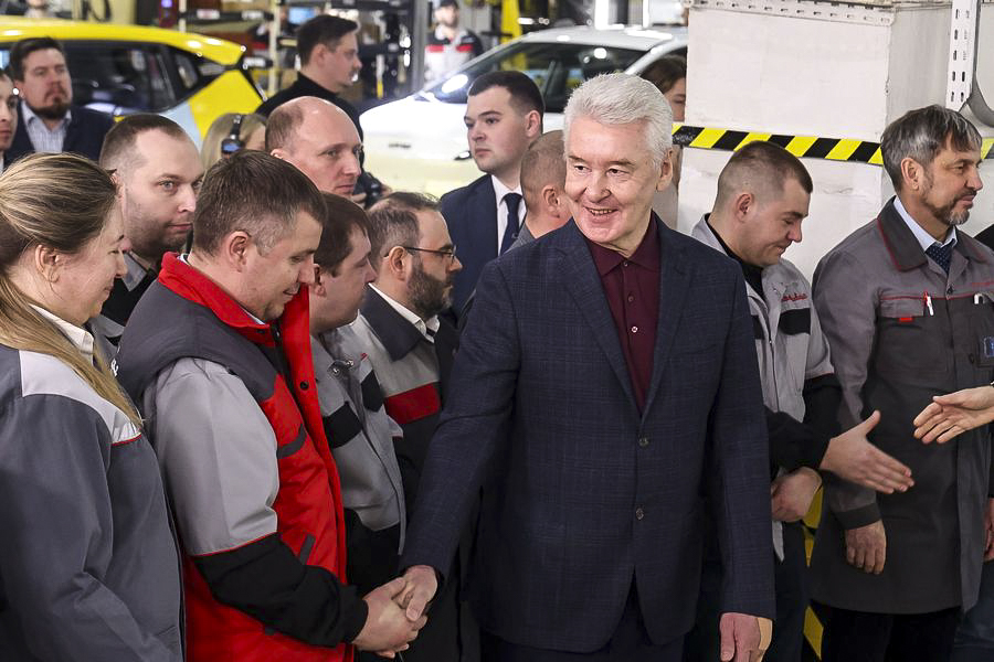 Старт выпуска кроссоверов нового бренда &mdash; это продолжение развития производства электромобилей в России, говорится в сообщении секретариата Мантурова.