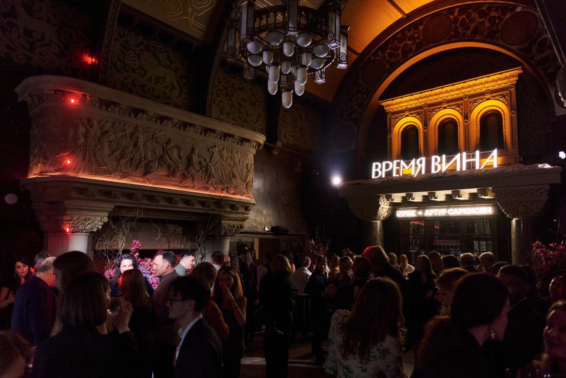 Вакх, рояль, бриллианты: как прошел вечер в честь проекта «Время вина»