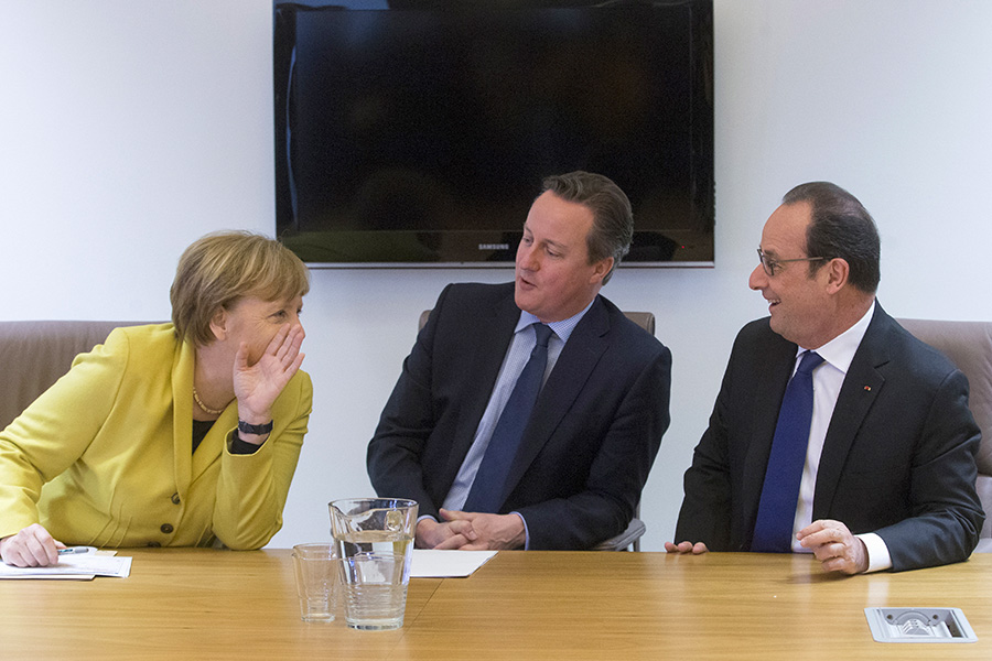 18 марта 2016 года. Слева направо: канцлер Германии Ангела Меркель, премьер-министр Великобритании Дэвид Кэмерон, президент Франции Франсуа Олланд на&nbsp;саммите, посвященном вопросам миграции.

