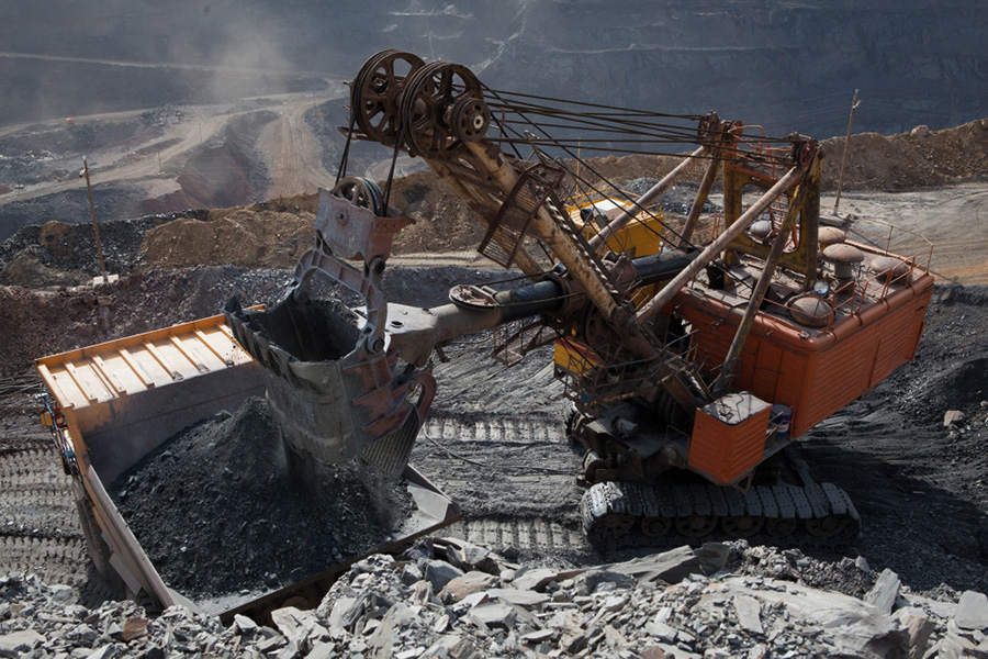 Добыча железной руды на Глееватском карьере Центрального ГОКа


