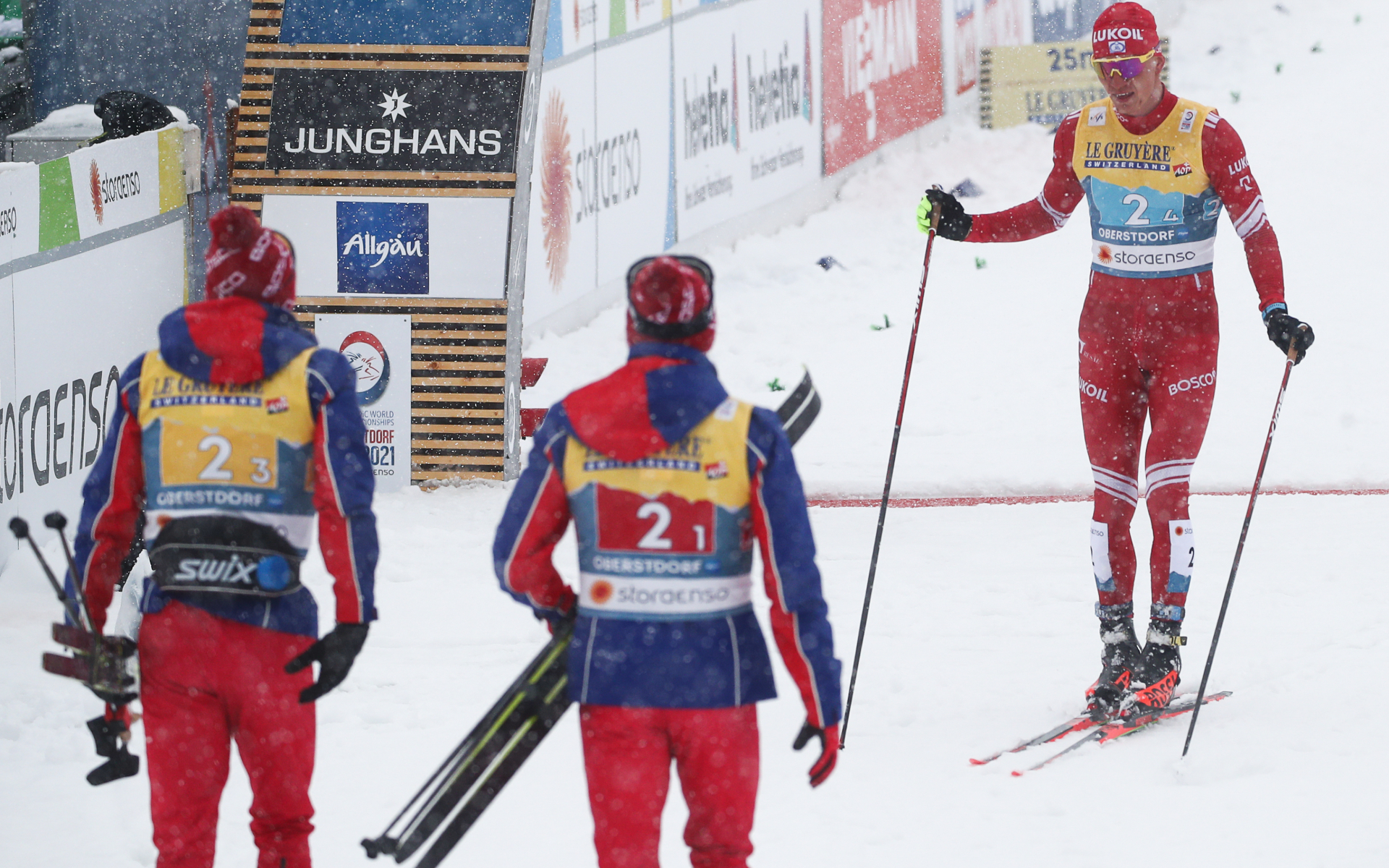 Мужская сборная России выиграла серебро в эстафете на лыжном ЧМ