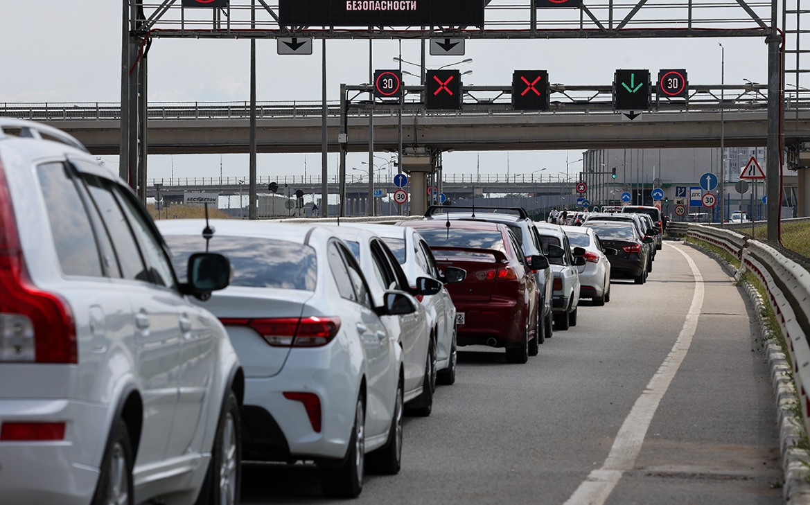 Движение автомобилей по Крымскому мосту восстановили