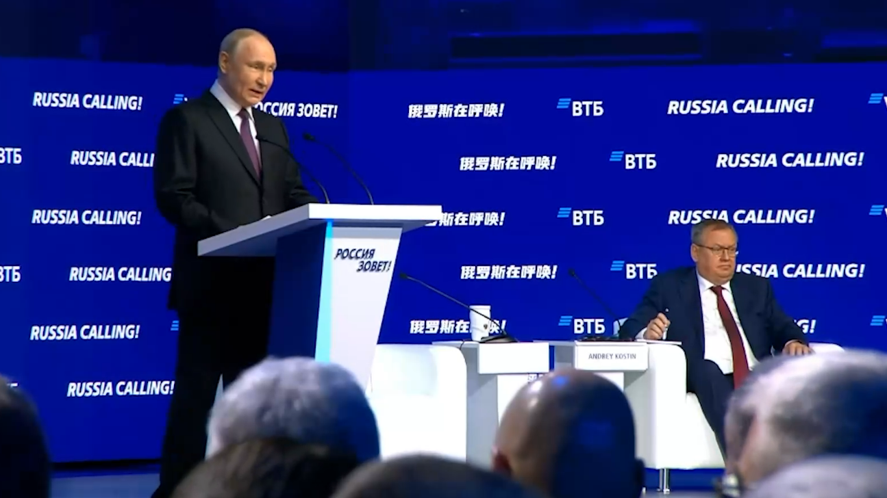 «Цыканье» и «бензоколонка»: заявления Путина на форуме «Россия зовет!»
