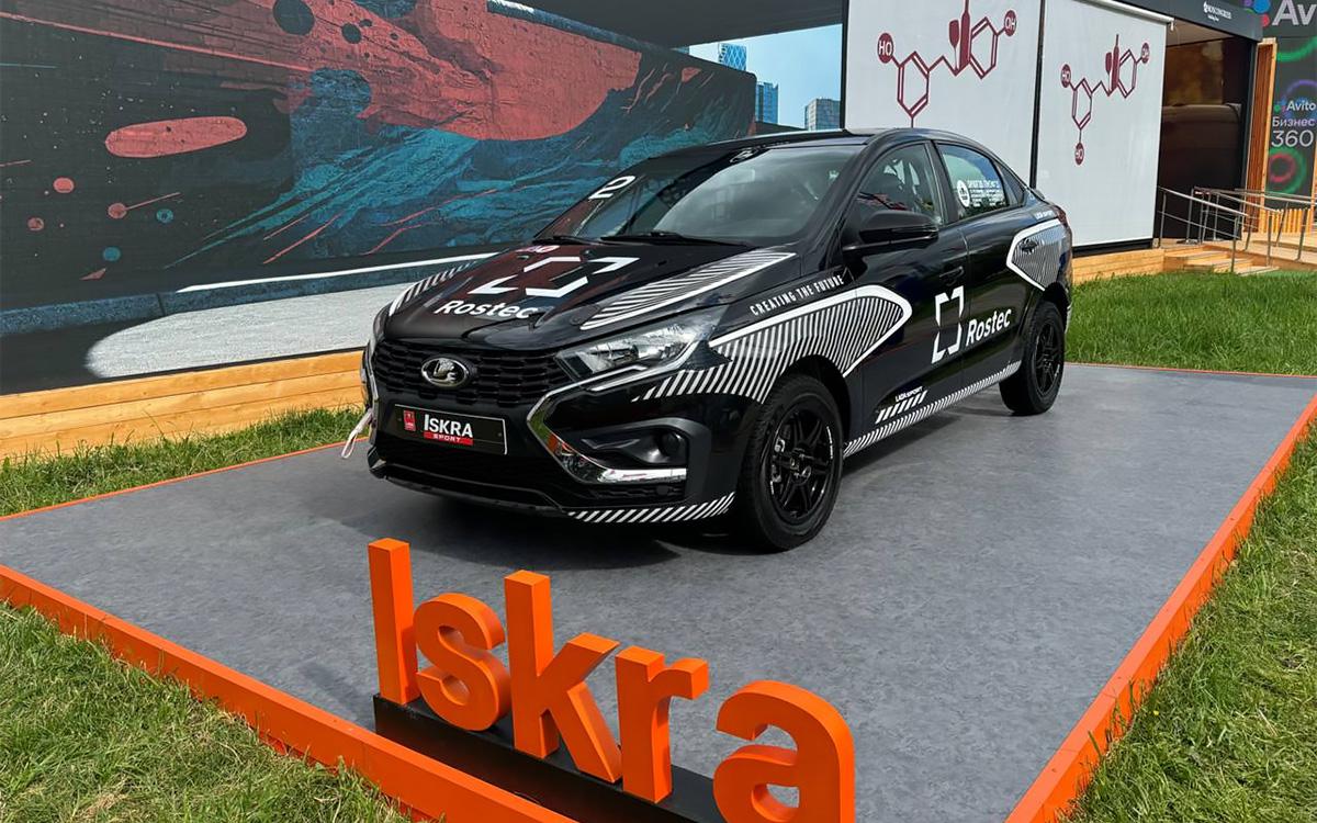На ПМЭФ-2025 представили самую мощную Lada Iskra Sport
