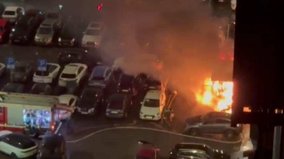 Восемь автомобилей и два мотоцикла сгорели в Москве после поджога