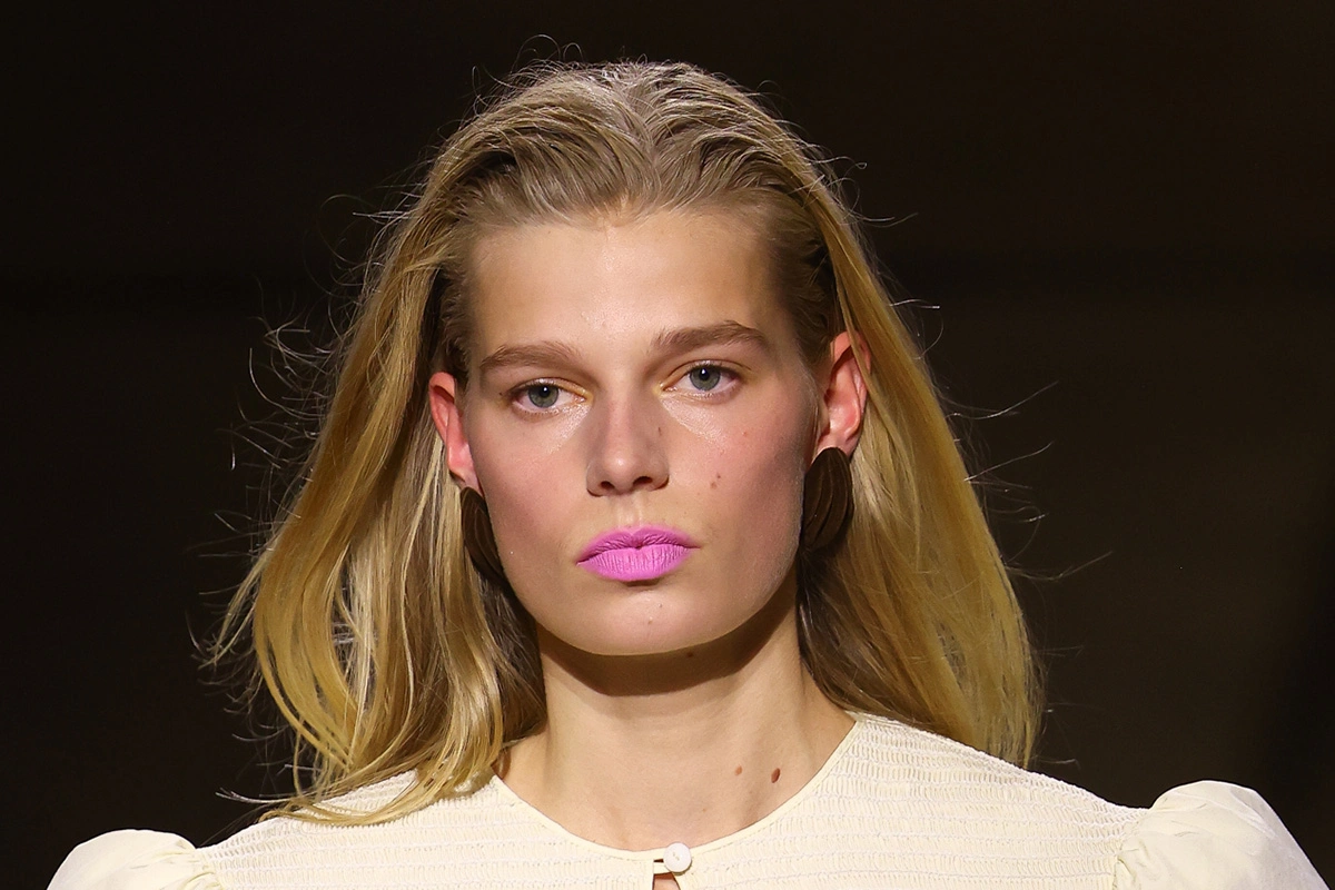Модель во время показа Chloe весна/лето 2026 в рамках Недели моды в Париже, 5 октября 2025