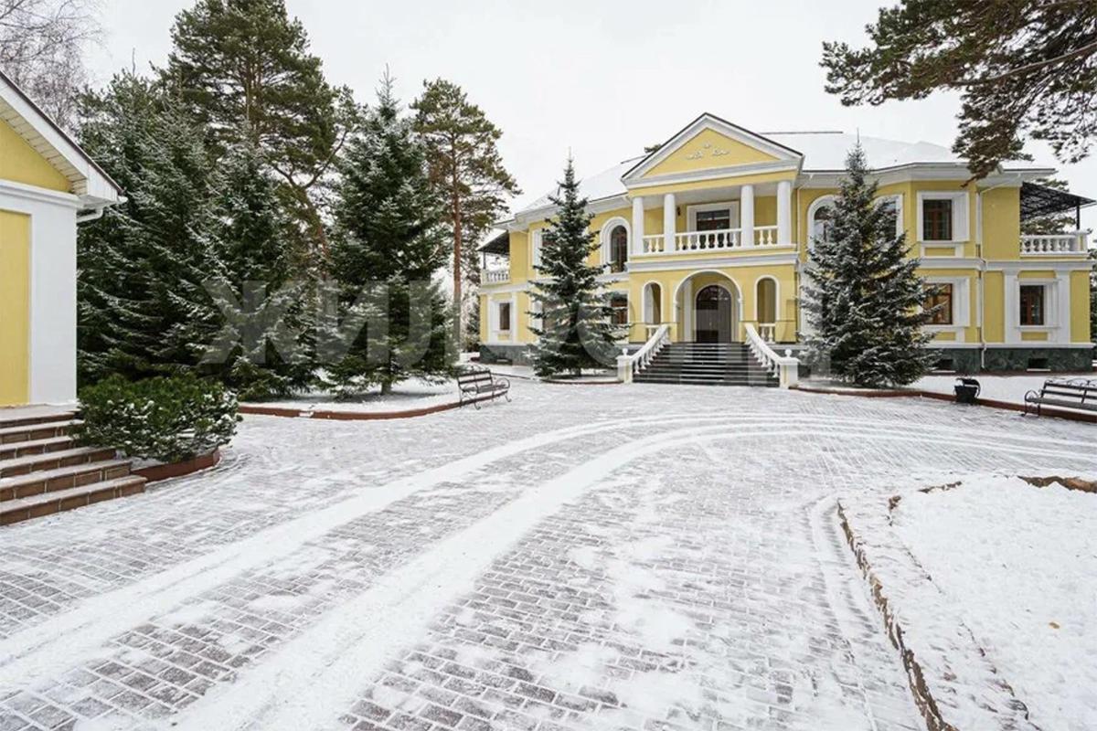 Как выглядят самые дорогие продающиеся в мегаполисах России дома