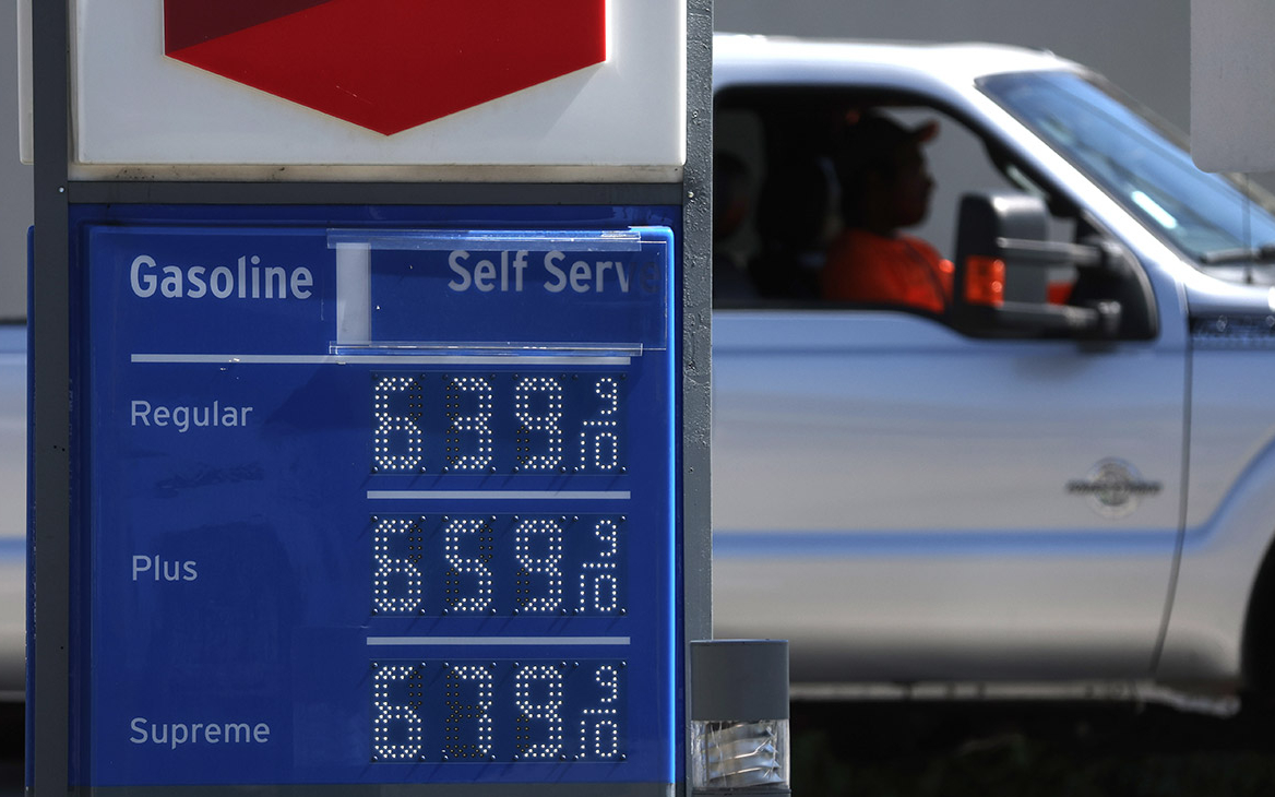 Байден заявил, что не может «по щелчку» снизить цены на бензин и продукты