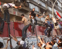 Демонстранты вновь напали на посольство Израиля в Каире
