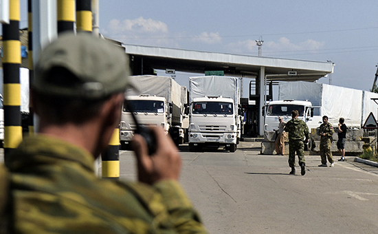 Колонна автомобилей на&nbsp;российско-украинской границе, август 2014 года


