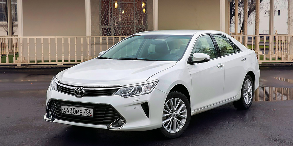 Toyota Camry

Toyota Camry без&nbsp;учета специальных предложений можно купить за&nbsp;1&nbsp;407&nbsp;000 рублей. Это будет самая простая комплектация &laquo;Стандарт&raquo; с&nbsp;двухлитровым мотором и&nbsp;АКП. Следующий уровень оснащения &laquo;Стандарт Плюс&raquo; в&nbsp;рамки нового лимита уже не&nbsp;проходит&nbsp;&mdash;&nbsp;стоит минимум 1&nbsp;460&nbsp;000 рублей.
