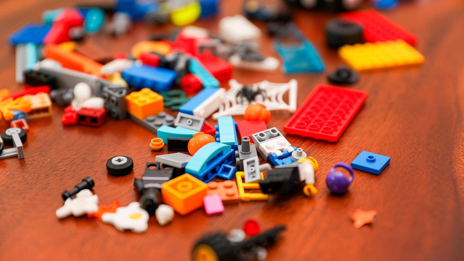 В США аферист подменял конструктор Lego на макароны. Зачем он это делал