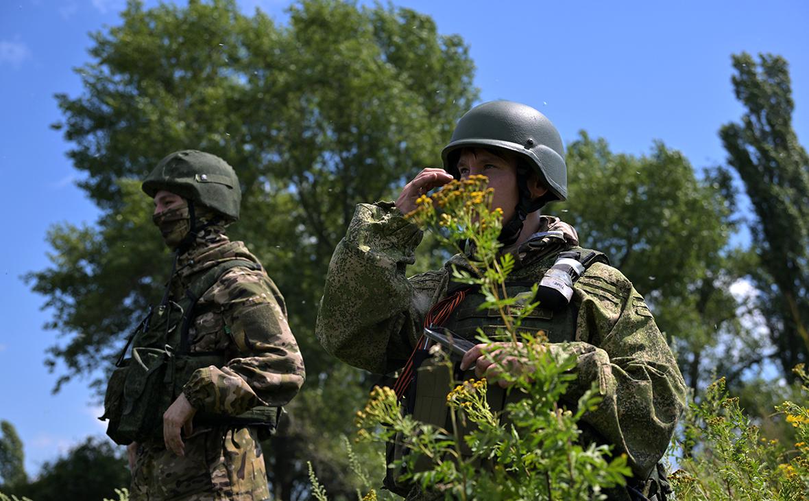 Военнослужащие ВС РФ на огневой позиции на Купянском направлении
