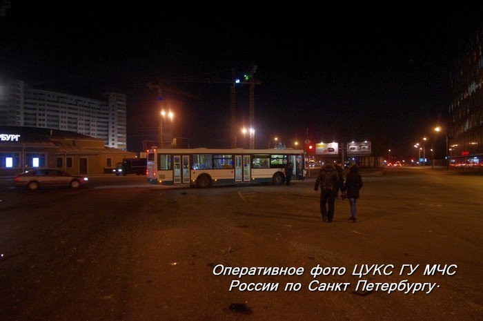 В Петербурге произошло ДТП с участием автобуса и маршрутки