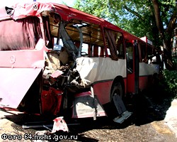 В Саратове КамАЗ протаранил рейсовый автобус: есть жертвы