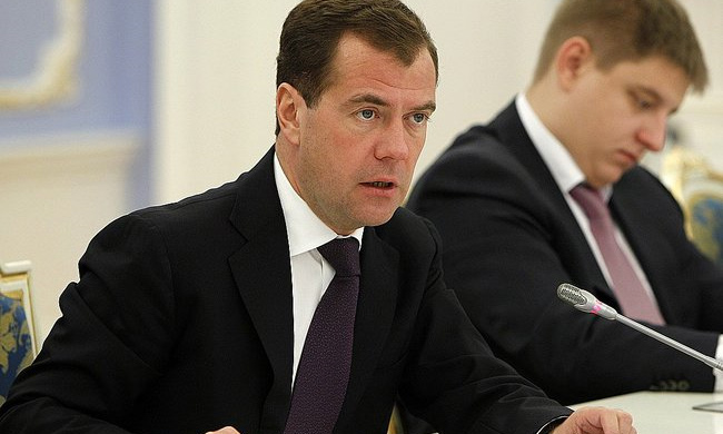 Дмитрий Медведев призвал власти прислушаться к автомобилистам