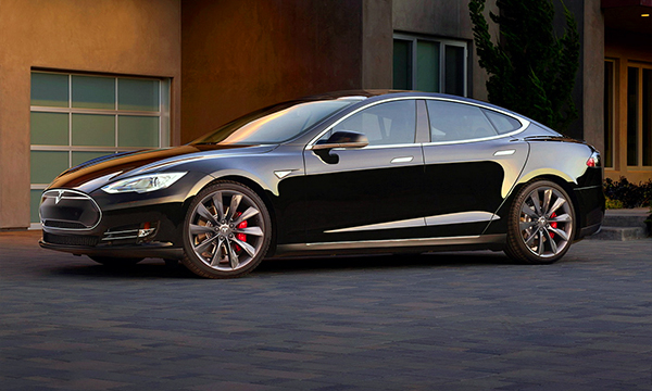 Tesla Model S научили разгоняться до 100 км/ч за 2,8 секунды