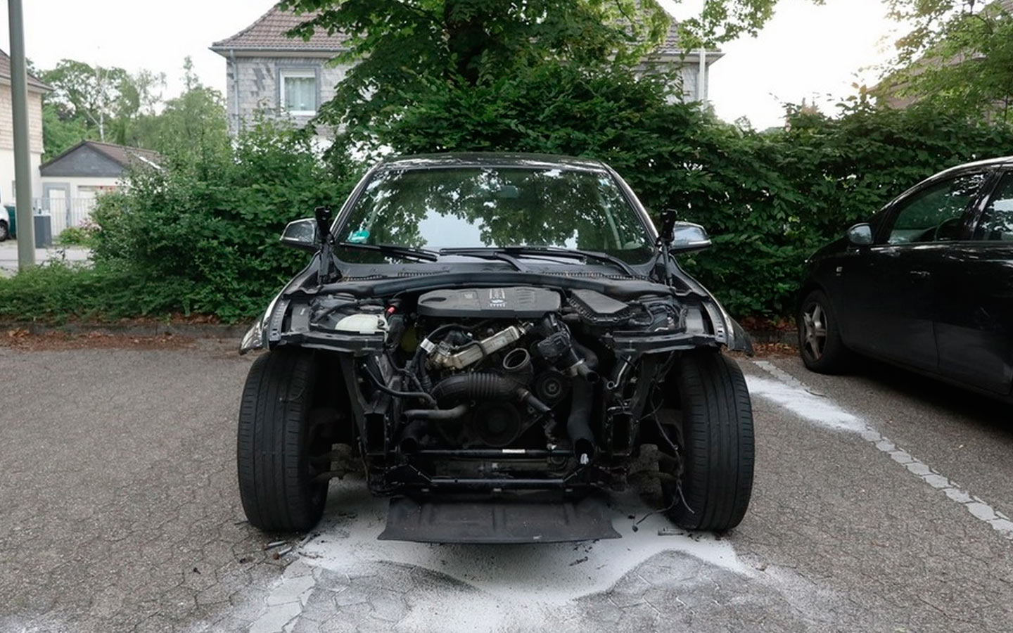 Что грабители сделали с BMW всего за несколько часов: фото