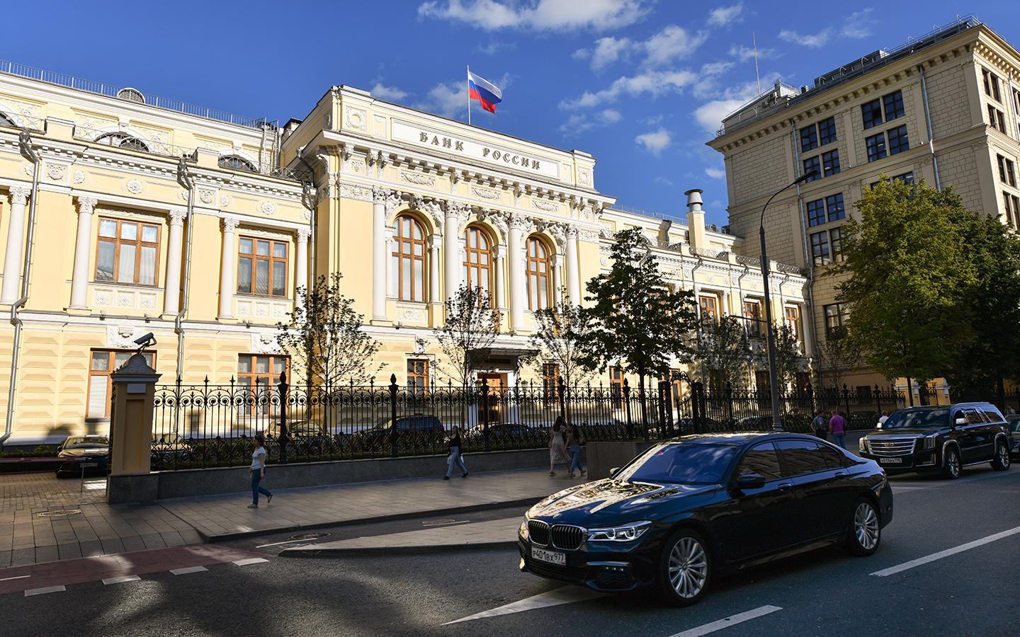Греф допустил снижение ставки до 15%. Как это изменит цены на машины