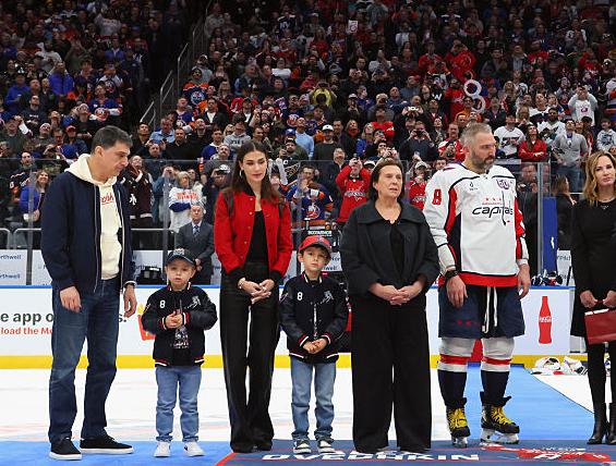 Александр Овечкин с семьей