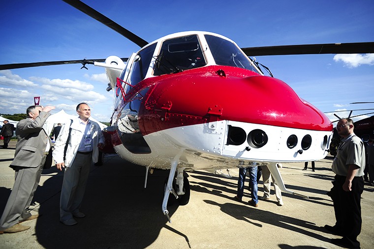 Модификация Ми-171А2 ("Вертолеты России")МИ-171A2 производят "Вертолеты России", входящие в госкорпорацию "Ростех". Максимальная скорость вертолета - 280 км/ч, дальность полета с основными баками - 800 км. Крупным заказчиком машины в России может стать Минтранс. Ведомство интересуется вертолетом в поисково-спасательном исполнении.