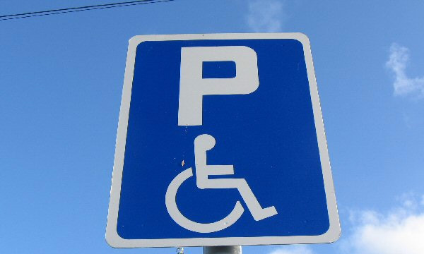 Штраф за парковку на месте для инвалидов вырос до 5000 рублей