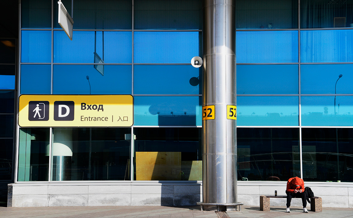 Вход в терминал D Международного аэропорта Шереметьево