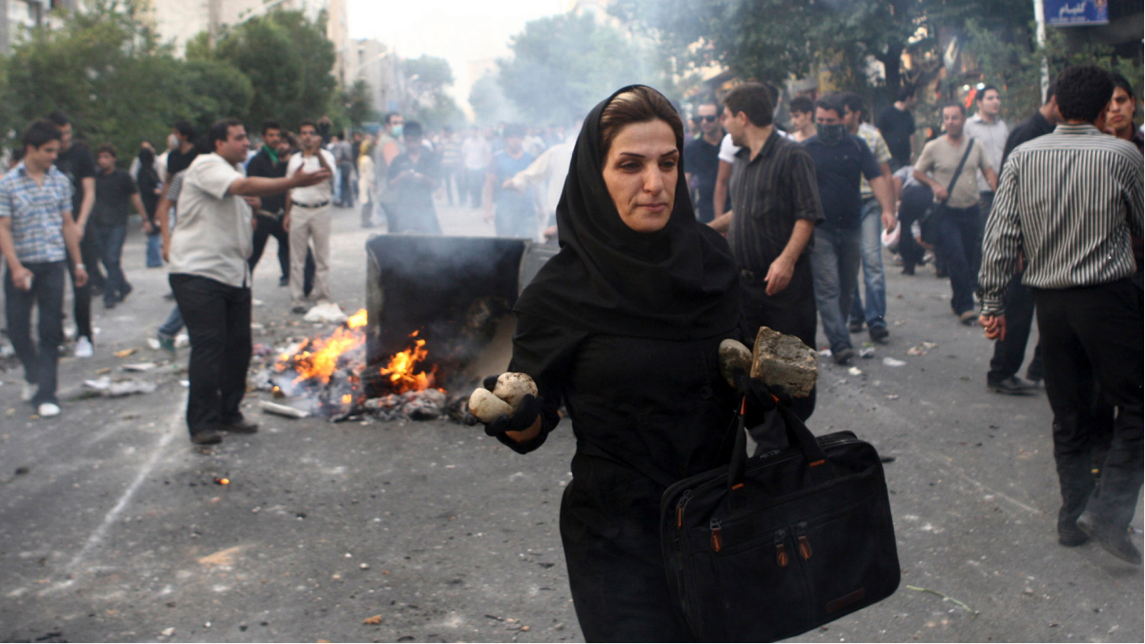 Иранская женщина на акции протеста в Тегеране, 20 июня 2009 года<br />
&nbsp;