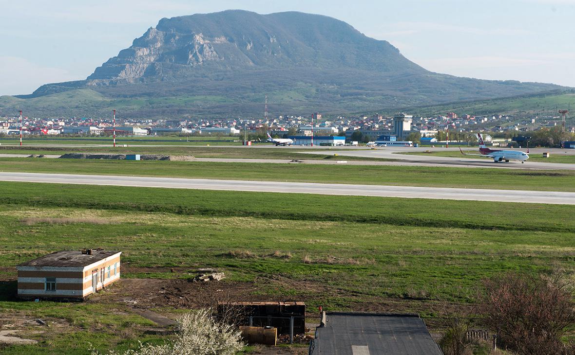 Аэропорт Минвод закрыли из-за повреждения взлетно-посадочной полосы — РБК
