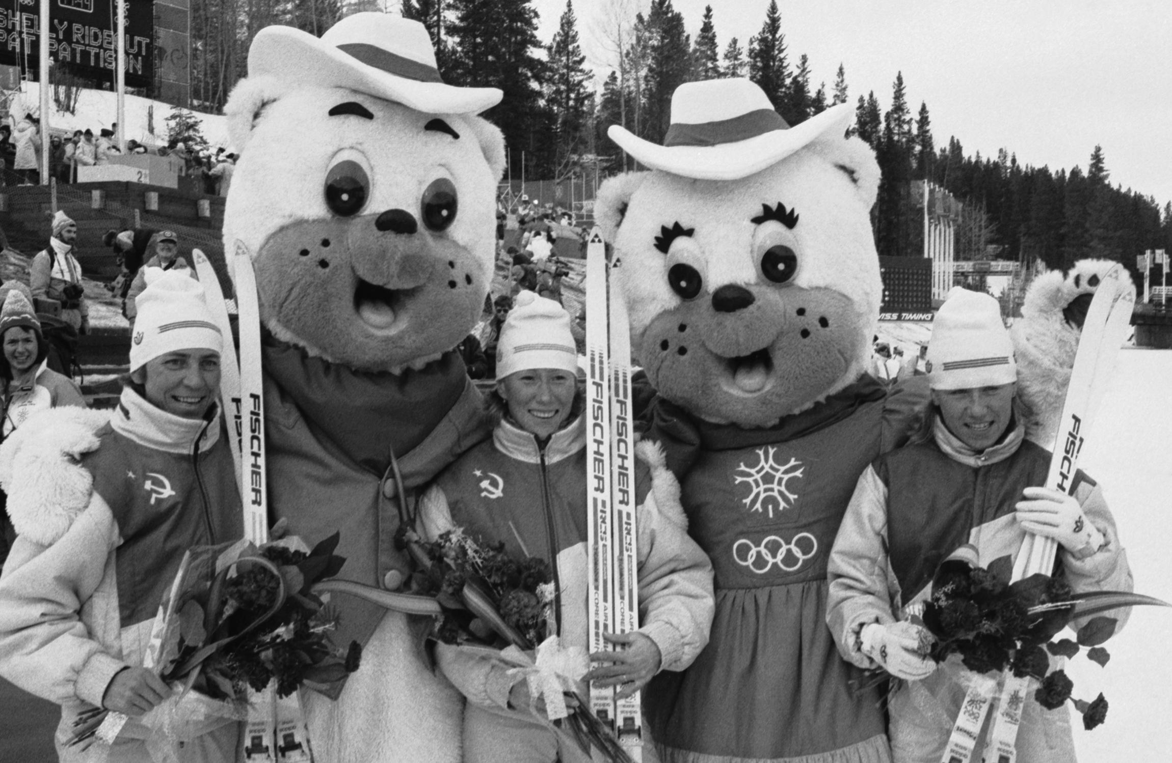В 1988 году на ведущих ролях в сборной СССР были другие лыжницы&nbsp;&mdash; Тамара Тихонова и Вида Венцене. На Играх в Калгари они победили в индивидуальных гонках (20 км и 10&nbsp;км соответственно). Резцова&nbsp;же пришла второй в гонке на 20 км, но стала олимпийской чемпионкой в составе женской эстафетной команды.

На фото: 25 февраля 1988&nbsp;года. Канада. Калгари. Лыжные гонки на 20 км&nbsp;среди женщин. Победительницы (слева направо): Раиса Сметанина, Тамара Тихонова и Анфиса Резцова с талисманами Игр.