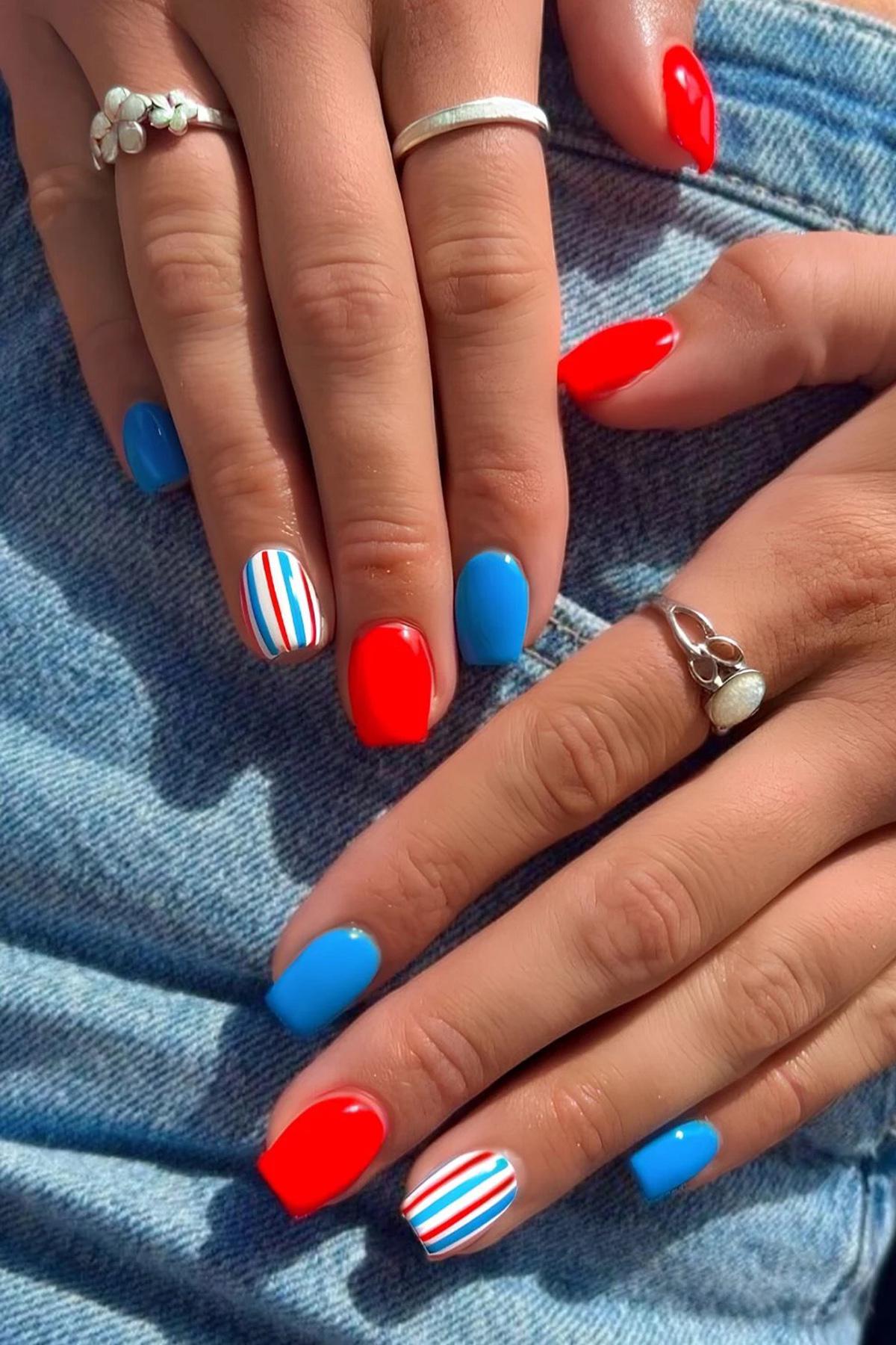 Из красного и голубого цветов получается смелый дуэт