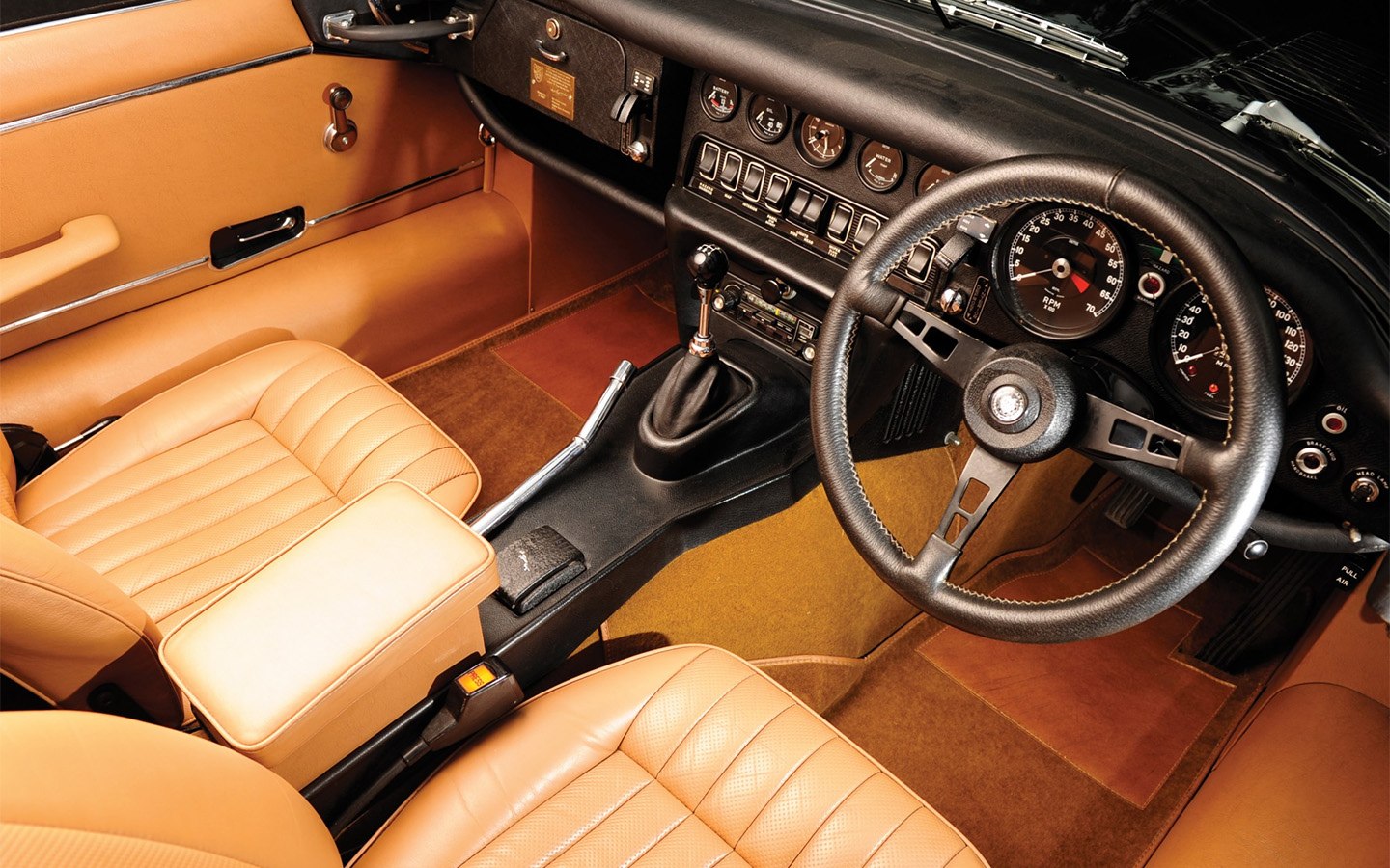 Интерьер Jaguar E-Type (1975)