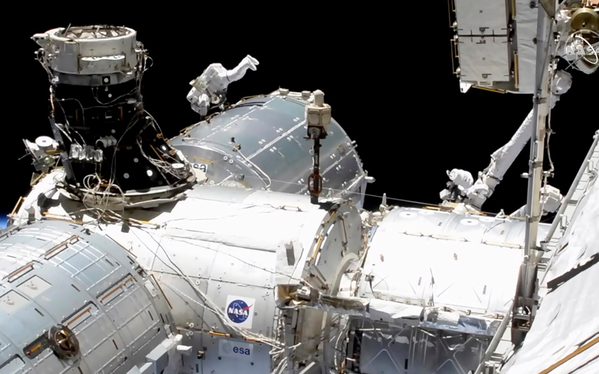 Астронавты МКС закончили семичасовые работы в открытом космосе