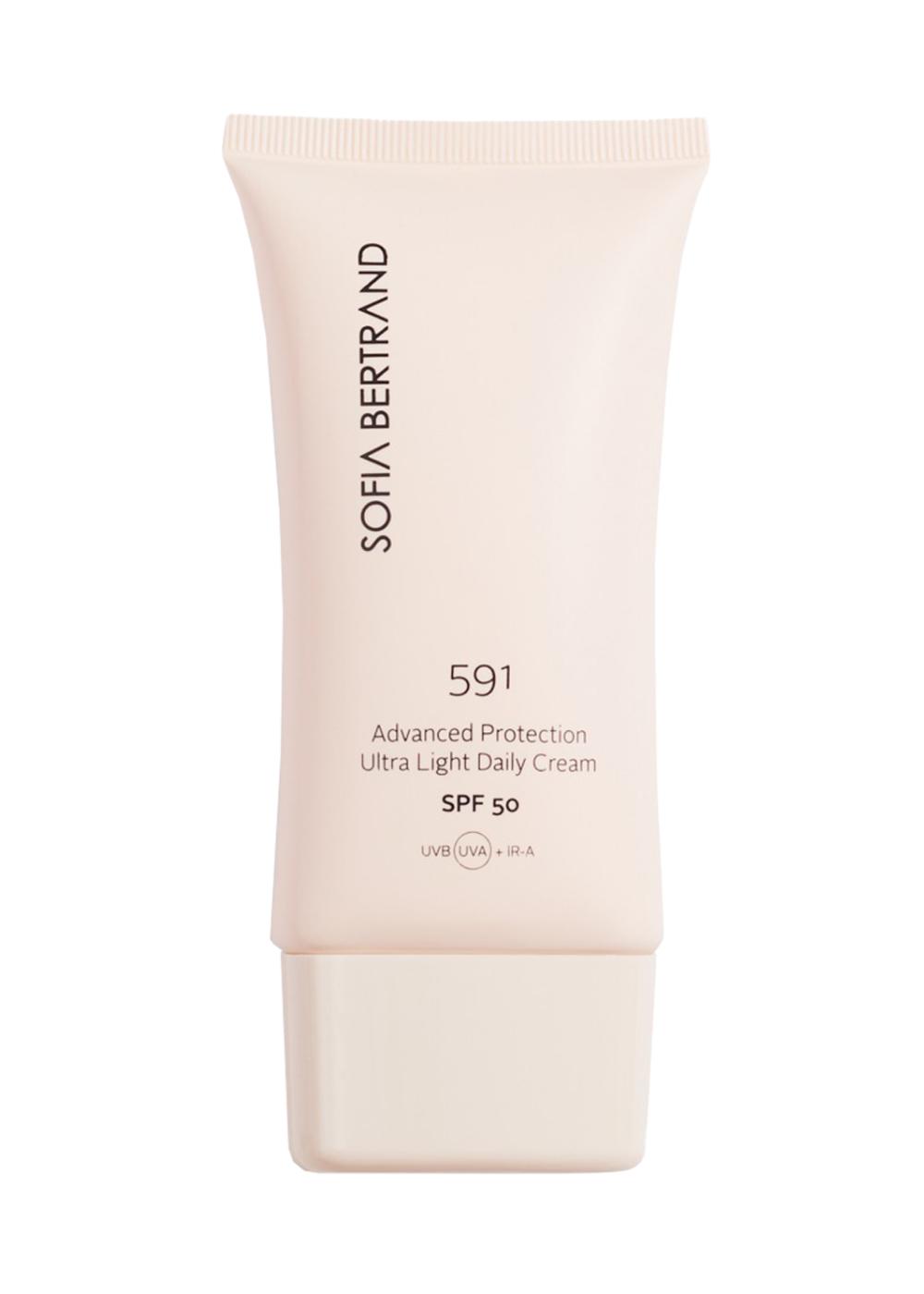 Солнцезащитный легкий крем SPF 50+ № 591, Sofia Bertrand, 15 410 руб. (ЦУМ)