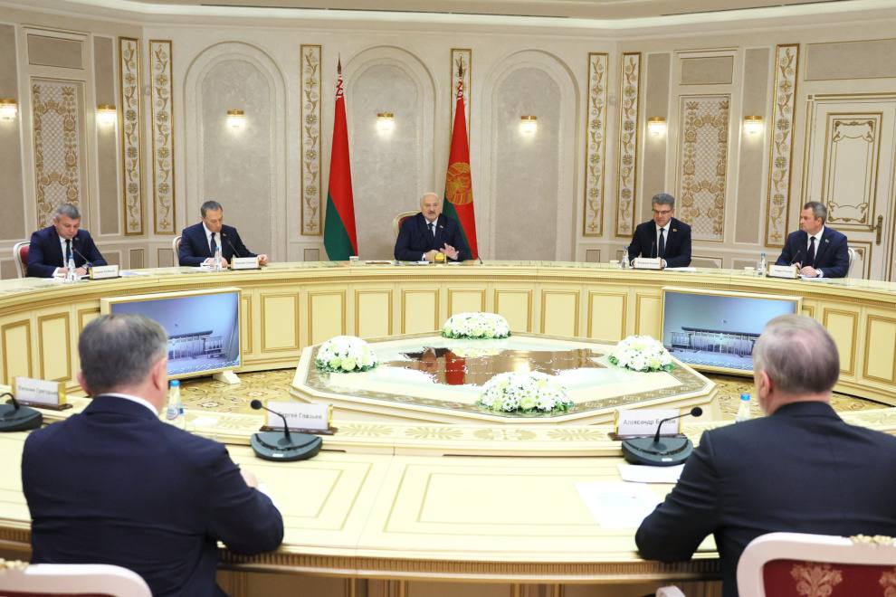 Рабочая встреча членов правительства Санкт-Петербурга и президента Белоруссии Александра Лукашенко