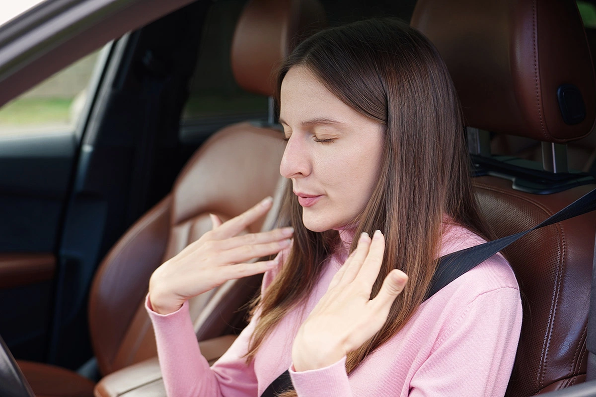 Нередко после первой панической атаки человек начинает судорожно следить за своим сердцем: постоянно проверяет пульс — в покое, во сне, при движении и во время тренировки