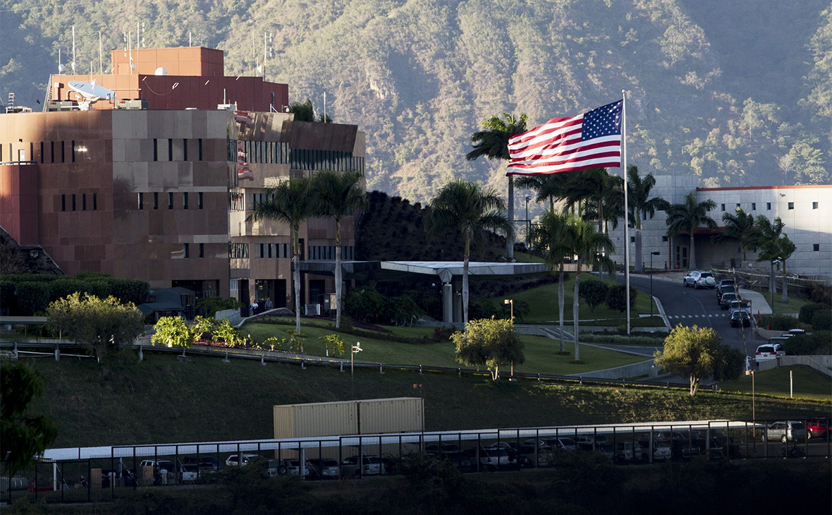 Территория посольства США в Каракасе