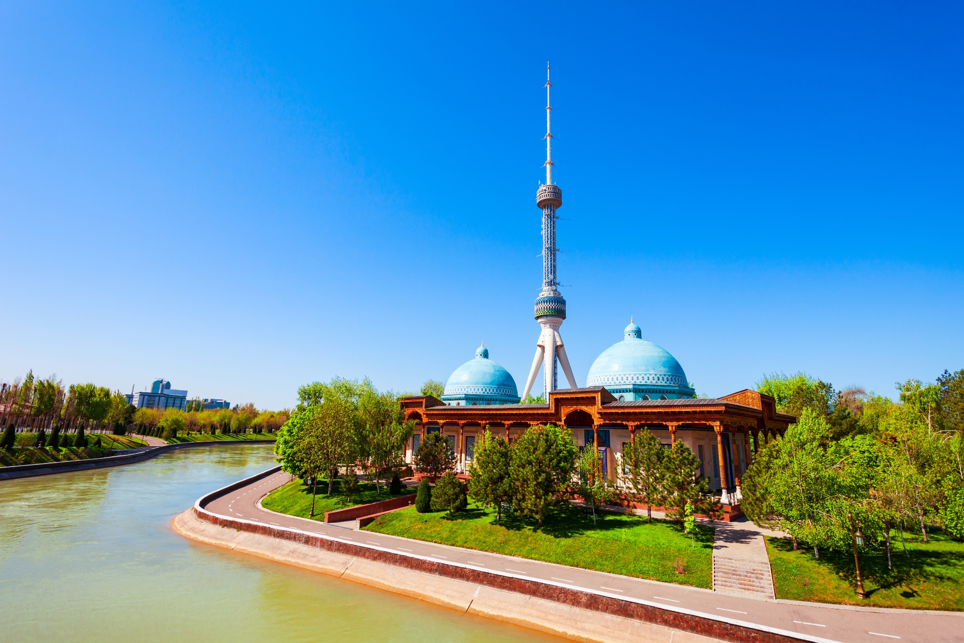 В Узбекистане много исторических памятников с многовековой историей