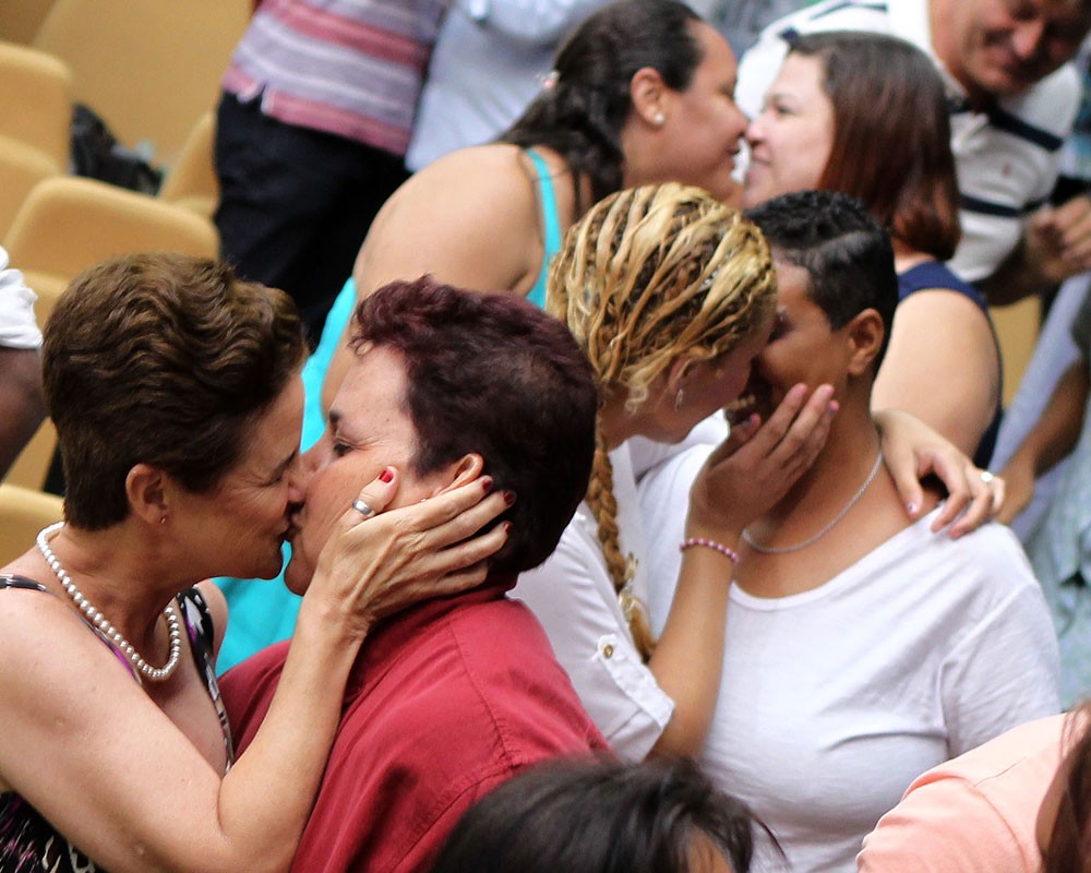 Совет юстиции Бразилии легализовал однополые браки — РБК