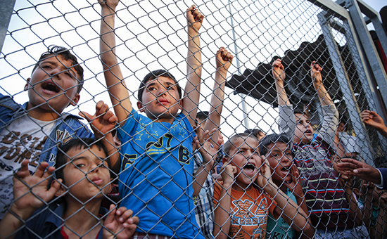 Дети в лагере для беженцев недалеко от турецкой границы, 23 апреля 2016 года


