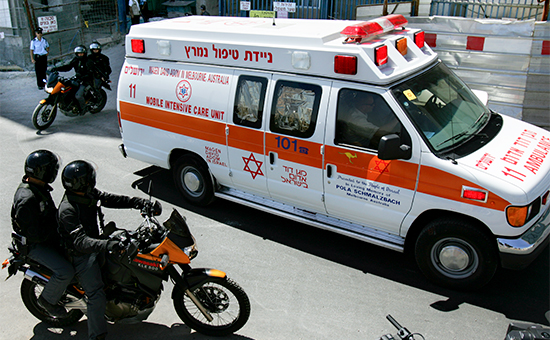 Машина скорой помощи и мотоциклы полиции в Иерусалиме. 2007 год


