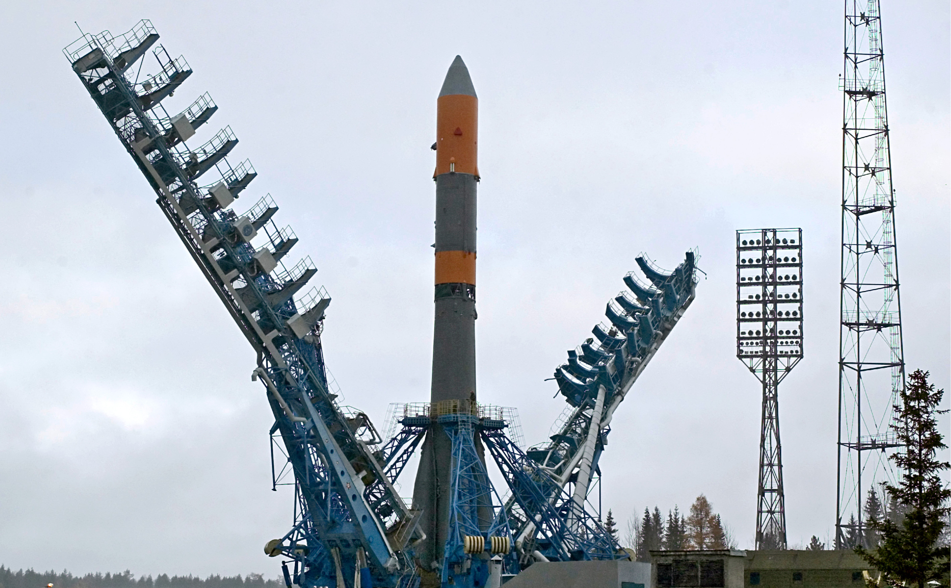 Подготовка к запуску ракеты ​&laquo;Молния-М&raquo; со спутником &laquo;Космос-2422&raquo;