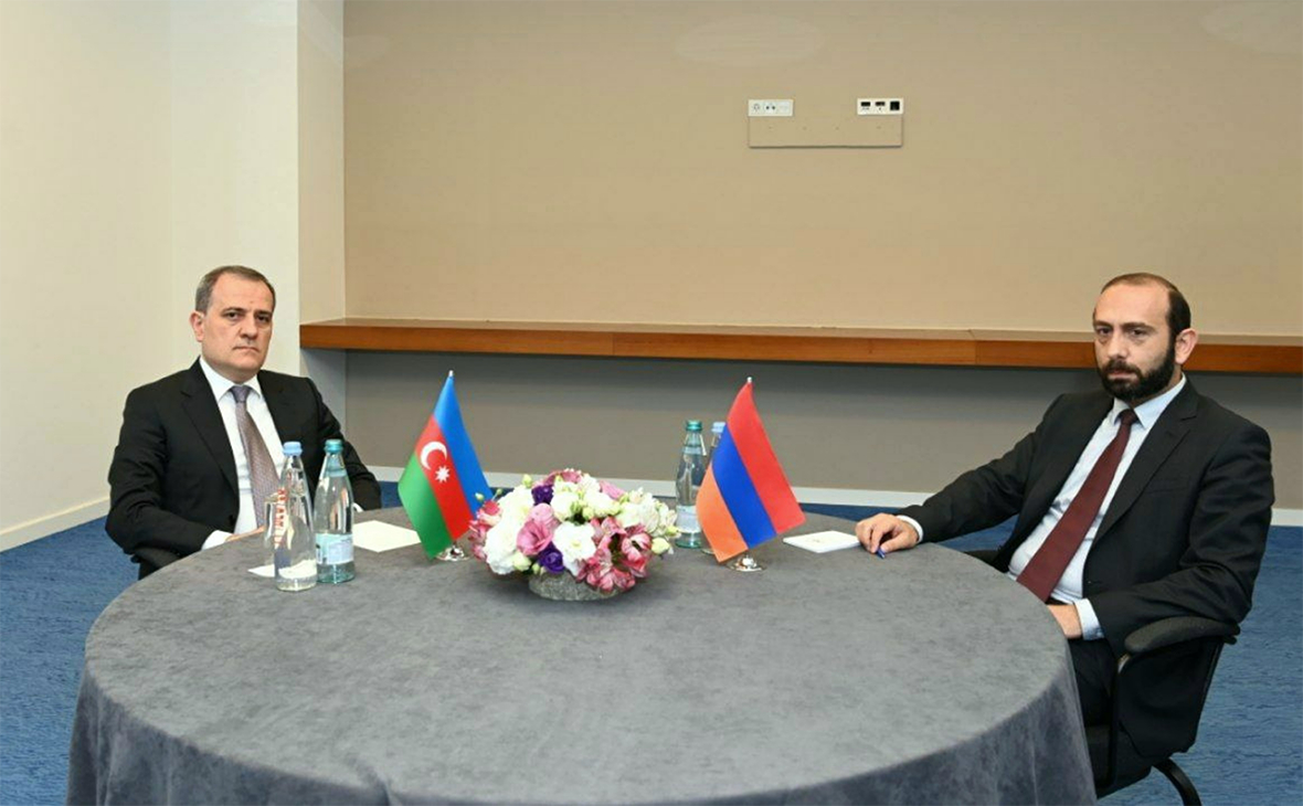 Главы МИД Армении и Азербайджана обсудили в Тбилиси нормализацию связей"/>













